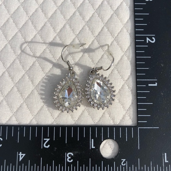 Sparkly drop earrings.  Fun and timeless ✨ - Picture 4 of 8